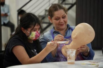 Realiza Voluntariado Siempre al Lado de la Gente Taller “Pintando Sonrisas contra el Cáncer”