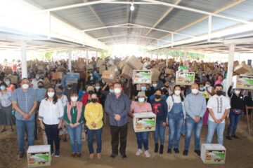 Ayuntamiento de Villaflores inicia entrega de 100 mil aves de traspatio para 10 mil mujeres