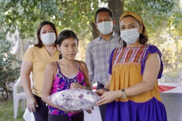 Lleva Lupita Gómez programa “Abriguemos de corazón” a niños y niñas de Chiapilla