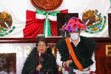 Diputados Priistas reciben de los Pueblos Originarios Bastón de Mando