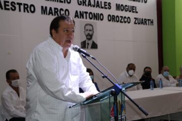 Mariano Rosales asiste a entrega de Medalla al Mérito José Emilio Grajales Moguel