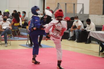 Evalúan a seleccionados de Taekwondo Escolar en instalaciones del Indeporte