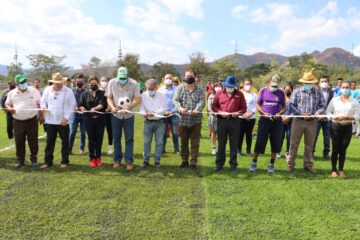 Mariano Rosales y cabildo inauguran campo con pasto sintético en La Garza