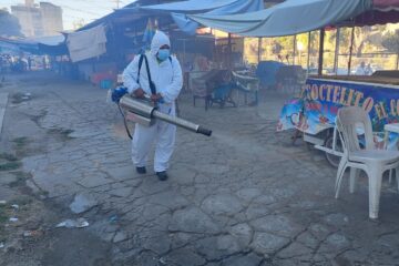 En Villaflores desinfectan lugares públicos para evitar covid-19