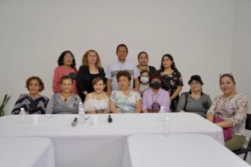 Promociona Llaven Abarca Consulta de Revocación de Mandato con representantes del magisterio en Tuxtla