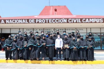 Escandón asiste a ceremonia de graduación de la Escuela Nacional de PC