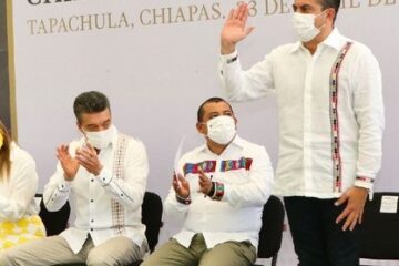 Justicia social para las familias Tapachultecas: Yamil Melgar- Acompañé al Gobernador Rutilio Escandón a la entrega de 160 escrituras públicas de familias Tapachultecas.