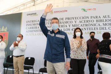 Entrega Rutilio Escandón equipamiento, insumos y acervo bibliográfico para fortalecer al Cecyte Chiapas