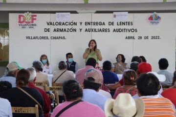 En evento regional Villaflores se entregan lentes de armazón y auxiliares auditivos