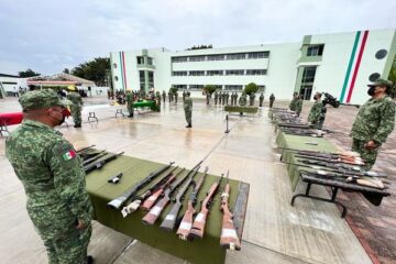 Rutilio Escandón y comandante Gilberto Martínez encabezan ceremonia de destrucción de armas de fuego