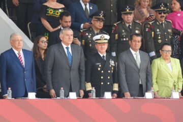 Gutiérrez Luna asistió a la ceremonia por el 160 Aniversario de la Batalla de Puebla