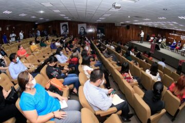 Entrega Rutilio Escandón reconocimiento a mujeres indígenas y afrodescendientes “Del Corazón a la Tierra”