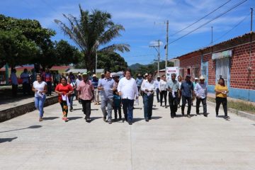 Mariano Rosales inaugura pavimentación de calles en Calzada Larga