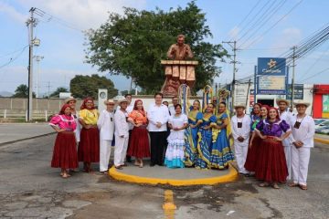 Devela Mariano Rosales monumento en honor al marimbista Danilo Gutiérrez