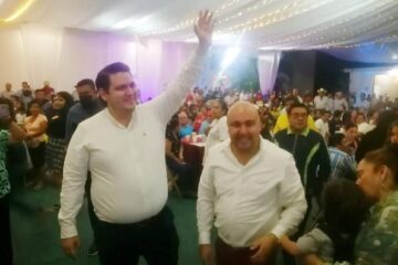 Carlos Molina y Mariano Rosales celebran pre-posada en Villaflores