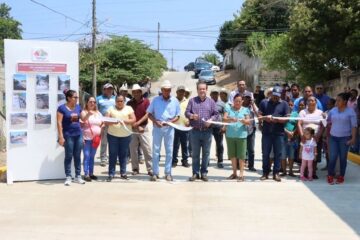 Mariano Rosales entrega calle pavimentada en Agrónomos Mexicananos