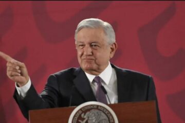 AMLO dice que acatará “bajo protesta” las medidas del INE sobre proceso electoral del 2024