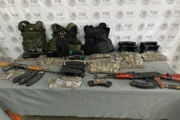 Aseguran la FGR armas, cartuchos y vehículos en Mapastepec, Chiapas