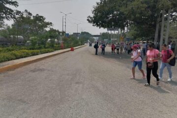 Maestros de la CNTE liberan la salida de «La Pochota» en Tuxtla Gutiérrez, pero no dejan libre el paso hacia el centro de la capital