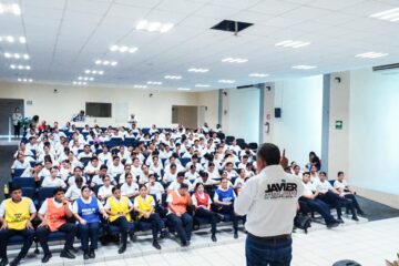 Javier Jiménez, se reúne con universitarios del Unicach en Acapetahua