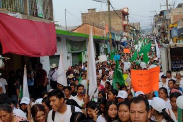 Aspirante de Simojovel encabeza marcha por la paz en cierre de campaña