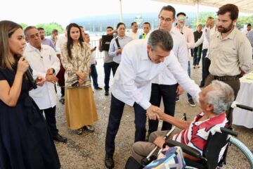 Encabeza Rutilio Escandón entrega de apoyos funcionales y ambulancias a hospitales públicos de Chiapas