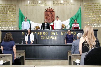 Develan inscripción del Bicentenario de la Federación de Chiapas a México en Muro de Honor del Congreso del Estado