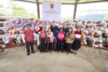 En San Cristóbal de Las Casas, Rutilio Escandón inició entrega de apoyos a artesanas de Chiapas