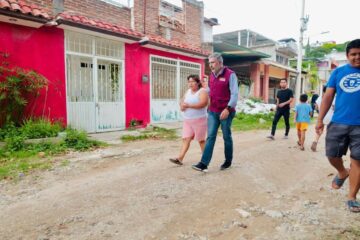 Mantiene Angel Torres cercanía con la gente en recorridos por colonias