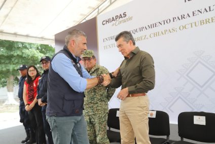 Rutilio Escandón entrega patrullas, uniformes y equipo a la Policía Municipal de Tuxtla Gutiérrez