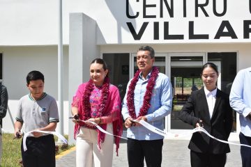 Rutilio Escandón y Valeria Rosales inauguran el Centro Cultural Villaflores