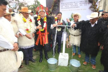 En Chamula, Rutilio Escandón inaugura el Sistema de Agua Potable de la localidad Joltzemén