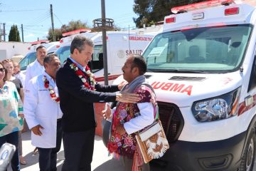 Rutilio Escandón 10 ambulancias de traslado para centros de salud y hospitales de la región Altos