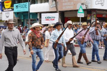 Rutilio Escandón presencia desfile cívico por el 114 Aniversario del inicio de la Revolución Mexicana