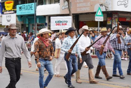 Rutilio Escandón presencia desfile cívico por el 114 Aniversario del inicio de la Revolución Mexicana