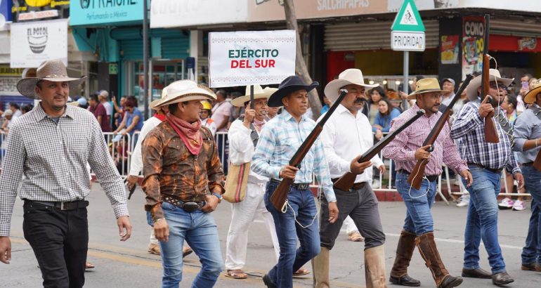 Rutilio Escandón presencia desfile cívico por el 114 Aniversario del inicio de la Revolución Mexicana