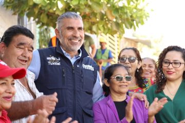 Angel Torres da banderazo a pavimentación de más de 800 metros en colonia Chiapas Solidario