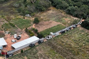 Localizan bodega de “vehículos monstruos” en Frontera Comalapa y detienen a tres personas en el lugar