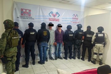 En operativo interinstitucional detienen a colombianos con presunta droga en Tapachula.