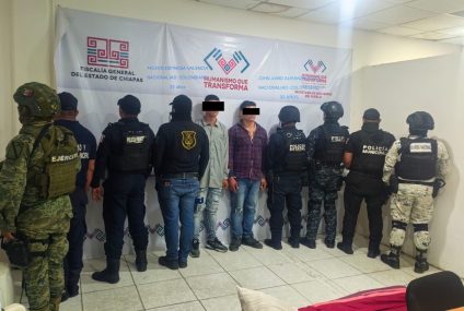 En operativo interinstitucional detienen a colombianos con presunta droga en Tapachula.