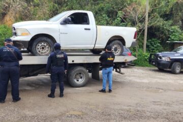 Aseguran vehículos abandonados y con reporte de robo en Chicomuselo y Tila