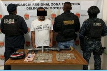 En operativo interinstitucional detienen a persona con fusil lanza granadas y presuntos estupefacientes en Frontera Comalapa, Chiapas